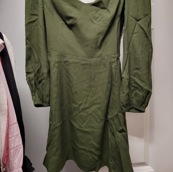 Reformation Mochi Dress in Fern Green - Picture 5 of 9